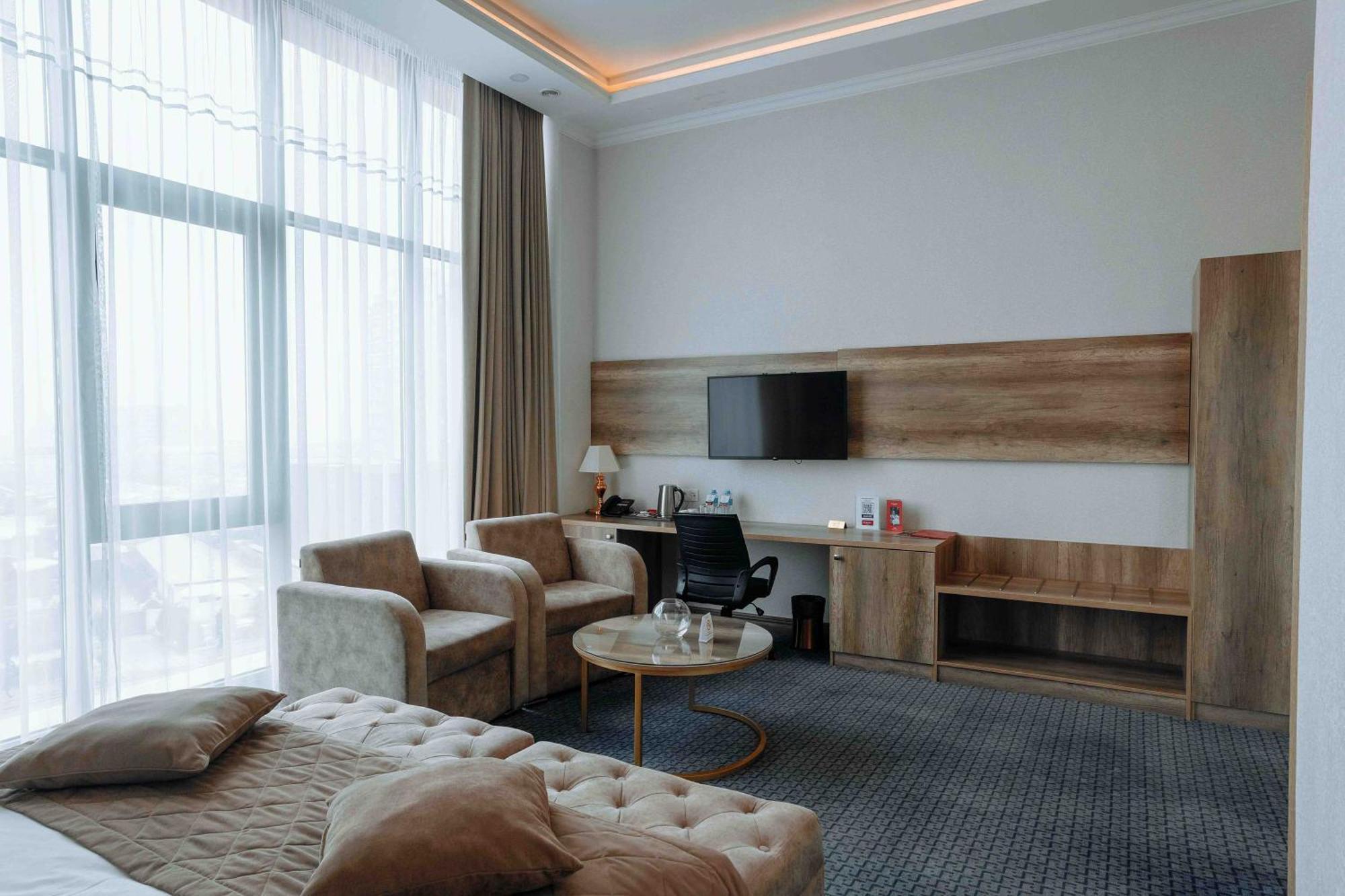 Hotel Ramada By Wyndham Szymkent Zewnętrze zdjęcie