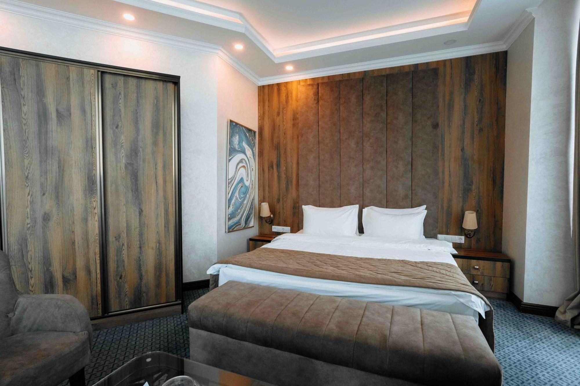 Hotel Ramada By Wyndham Szymkent Zewnętrze zdjęcie