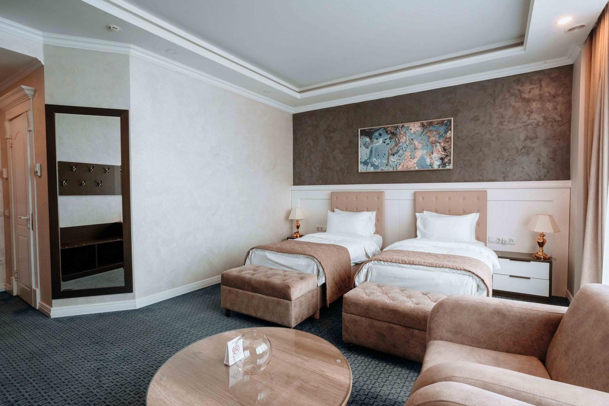 Hotel Ramada By Wyndham Szymkent Zewnętrze zdjęcie