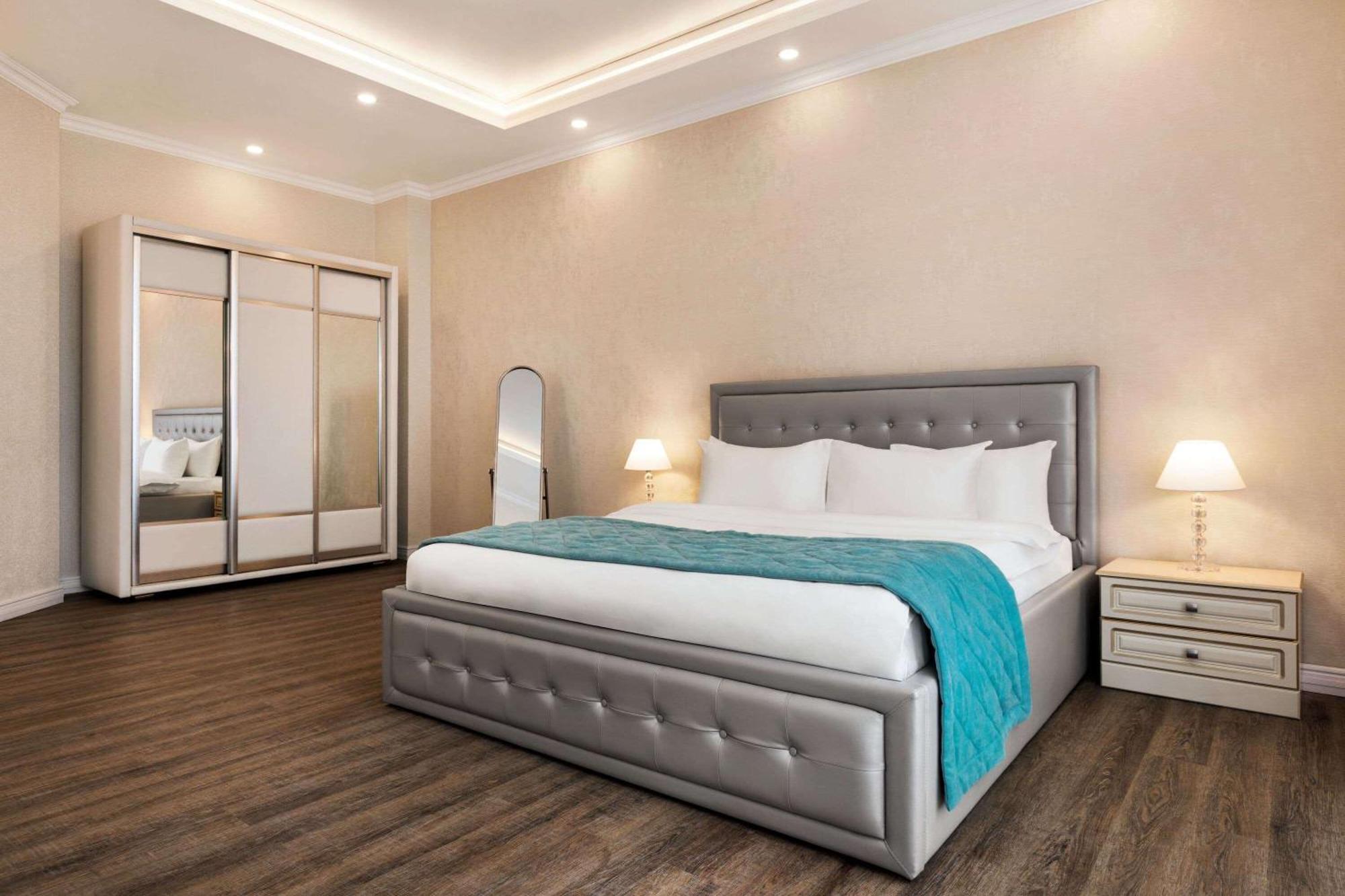 Hotel Ramada By Wyndham Szymkent Zewnętrze zdjęcie