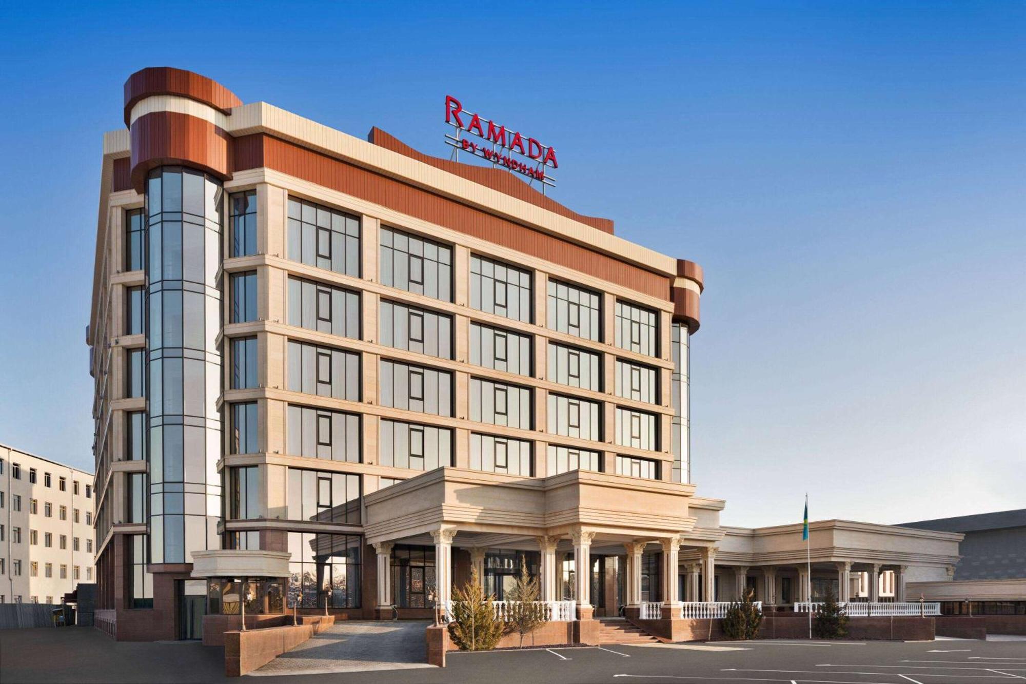 Hotel Ramada By Wyndham Szymkent Zewnętrze zdjęcie