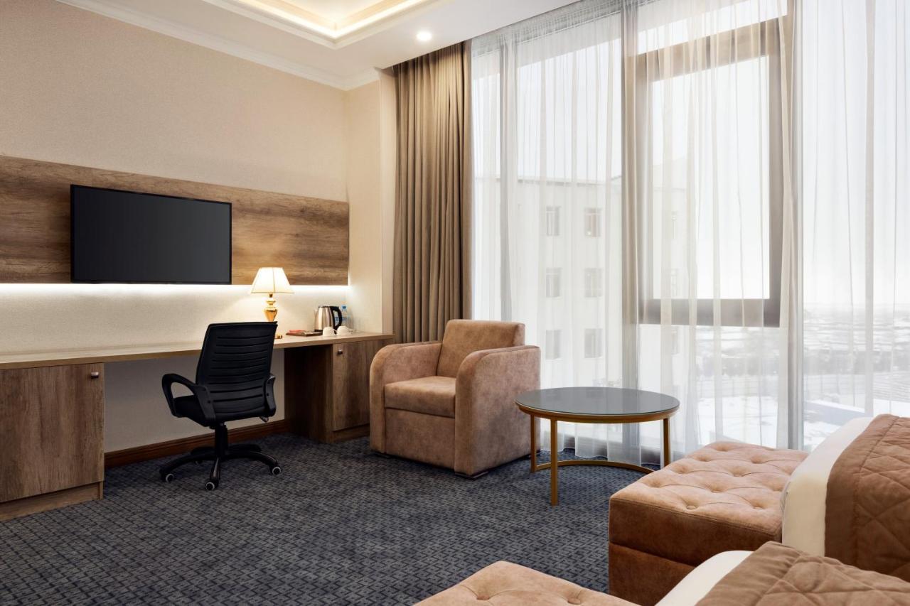 Hotel Ramada By Wyndham Szymkent Zewnętrze zdjęcie
